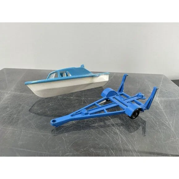 MATCHBOX LESNEY 9 BOAT AND TRAILER & STUDEBAKER 42 Made England